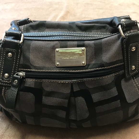 Black purse- Nine West - Picture 2 of 6